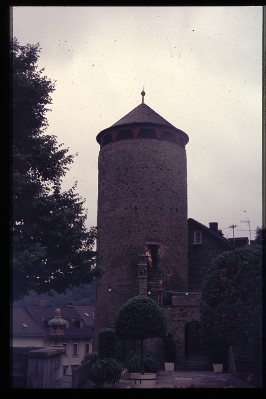 35.Weilburg jul 1975 Brigitte,Peter.JPG